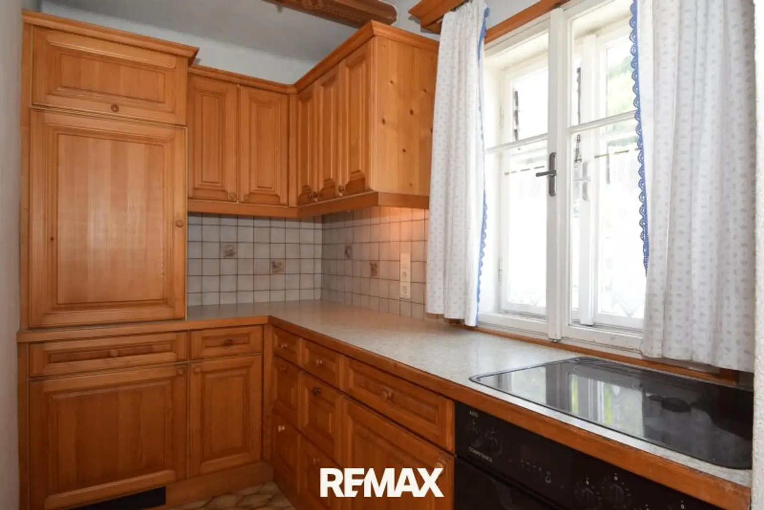 gepflegte Einbauküche