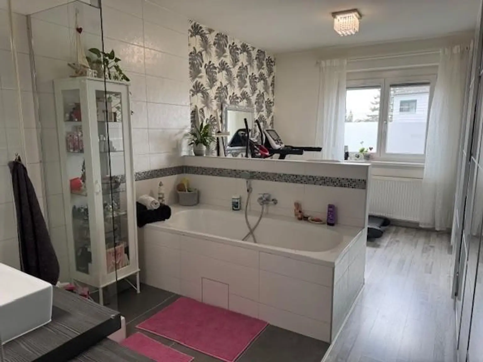 Badezimmer, Schrankraum EG.