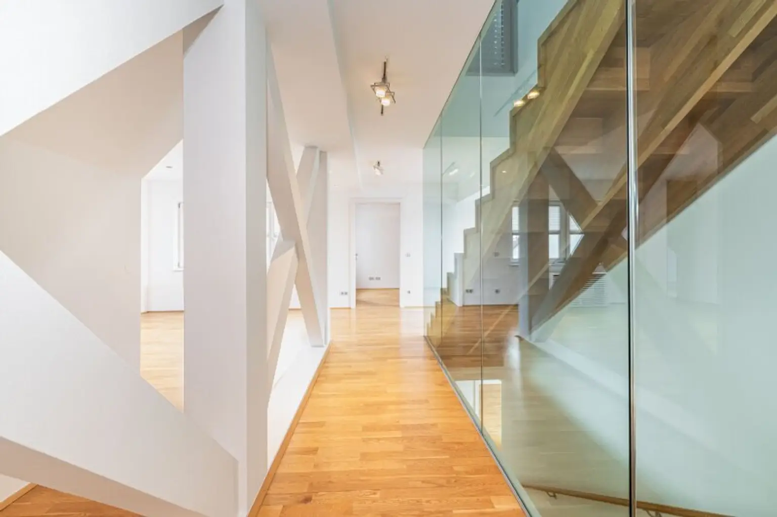 Exklusive Dachgeschoss-Maisonette mit Blick über Wien nahe dem Schwarzenbergplatz