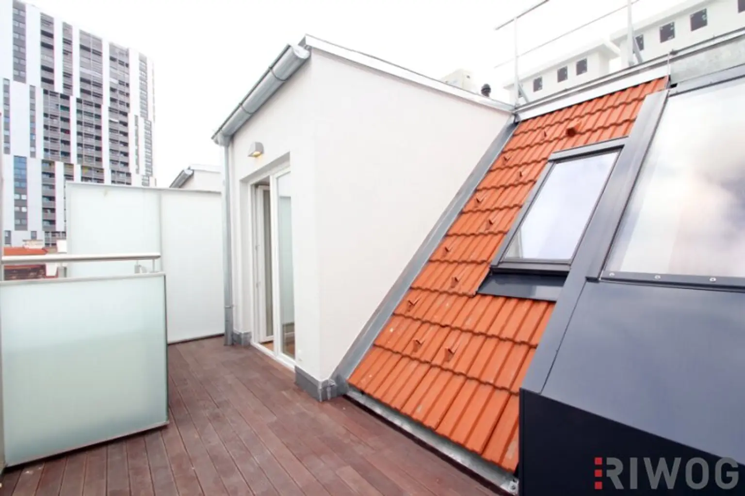Moderne 3-Zimmer DG-Wohnung zwei Außenflächen und Traumausblick