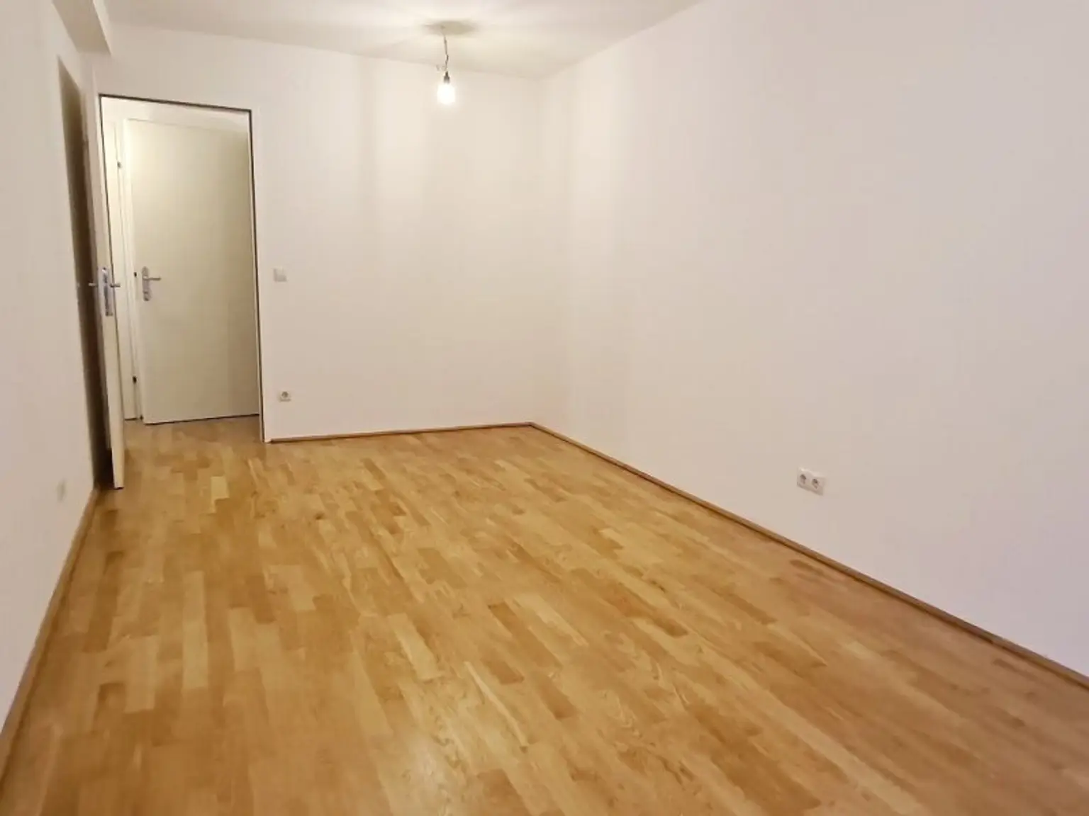 LORYSTRASSE, U3-Nähe, 61 m2 Neubau mit 80 m2 Terrasse, Wohnküche, 1 Zimmer, Duschbad, Parketten, 1. Liftstock