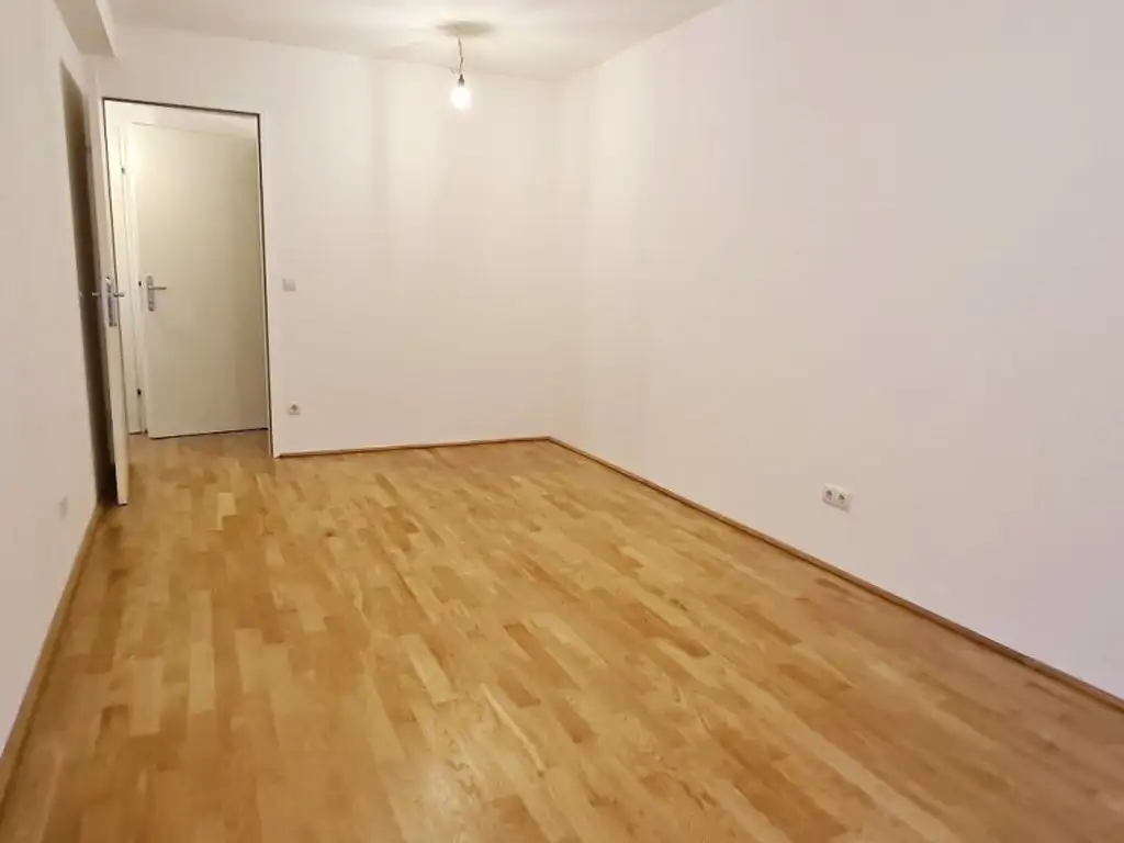 LORYSTRASSE, U3-Nähe, 61 m2 Neubau mit 80 m2 Terrasse, Wohnküche, 1 Zimmer, Duschbad, Parketten, 1. Liftstock
