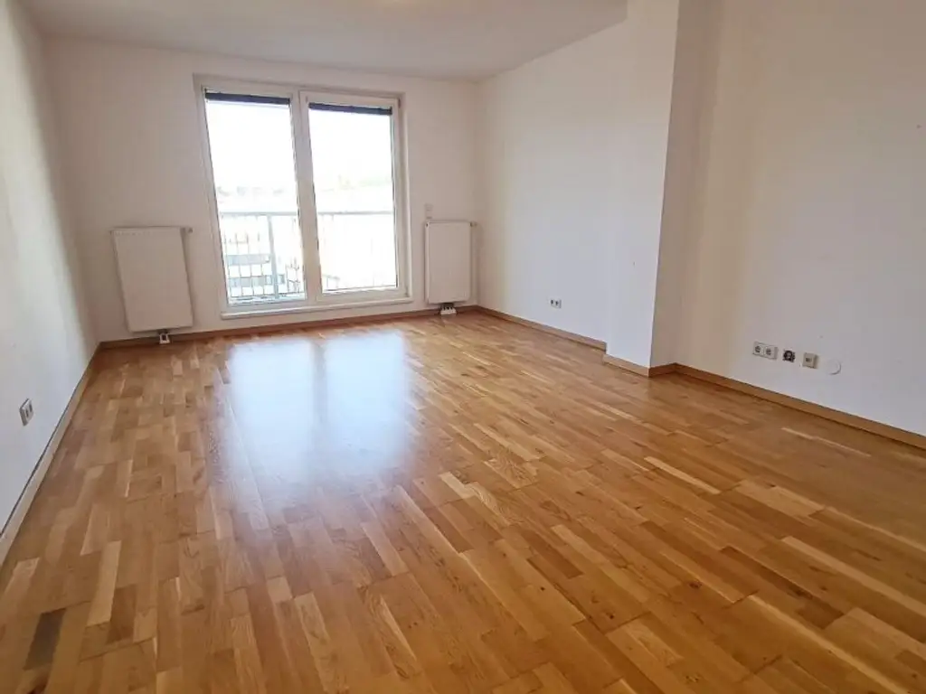 DACHGESCHOSS, gepflegte 103 m2 Neubau mit Loggia und Balkon, Wohnküche, 3 Zimmer, Wannenbad, Parketten, Holbeingasse
