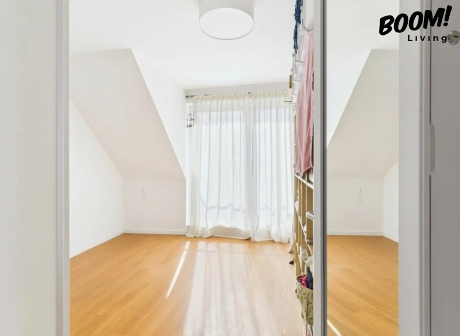 Helle 3-Zimmer-Dachgeschosswohnung mit großer Terrasse in 1200 Wien
