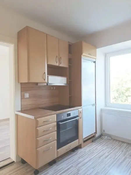 Sanierte  4 Zimmer Wohnung im Haus mit einem großen Garten