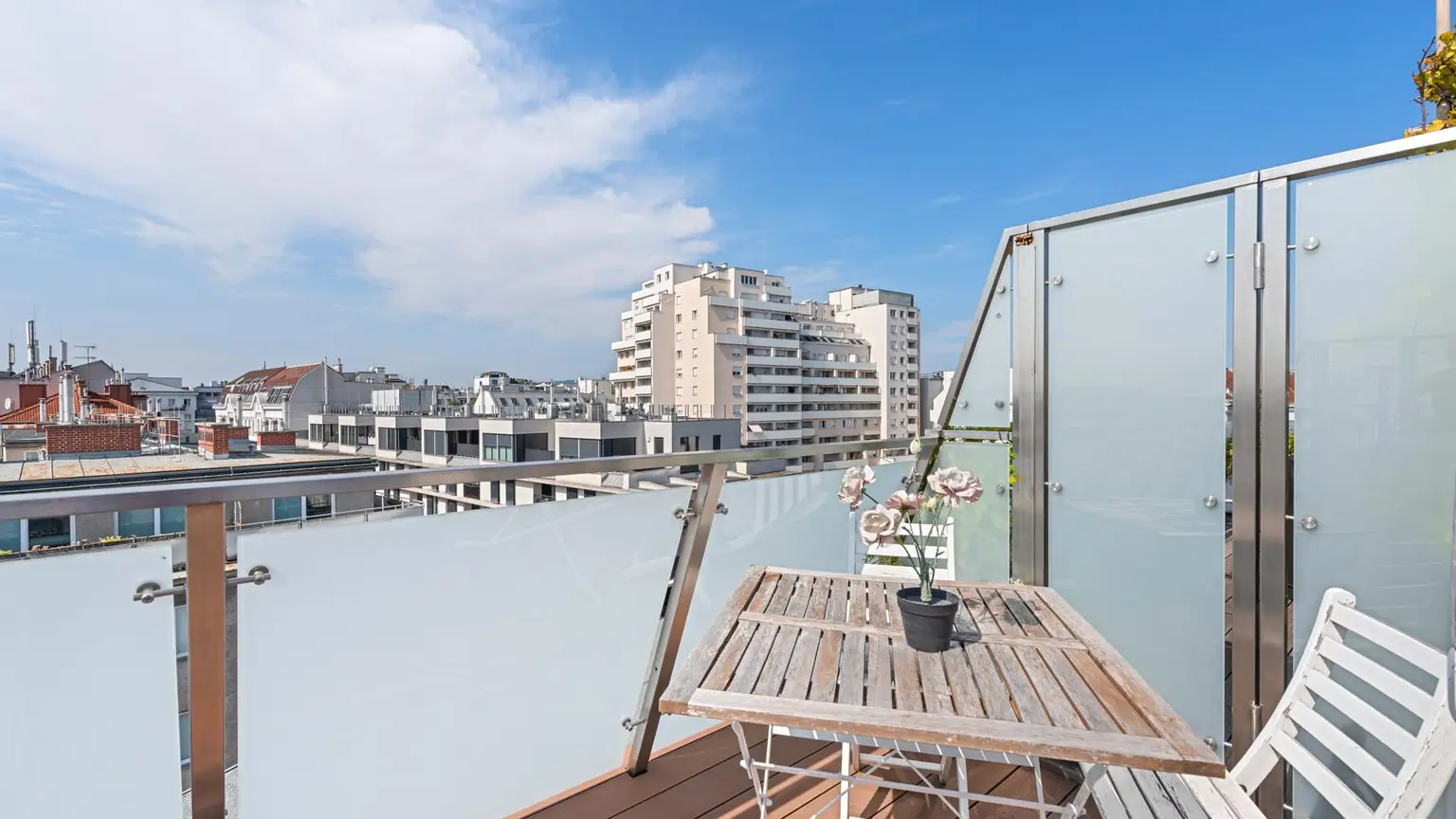 Wohnen über den Dächern Wiens – Maisonette-Highlight mit 3 Aussenflächen mitten im 7. Bezirk!