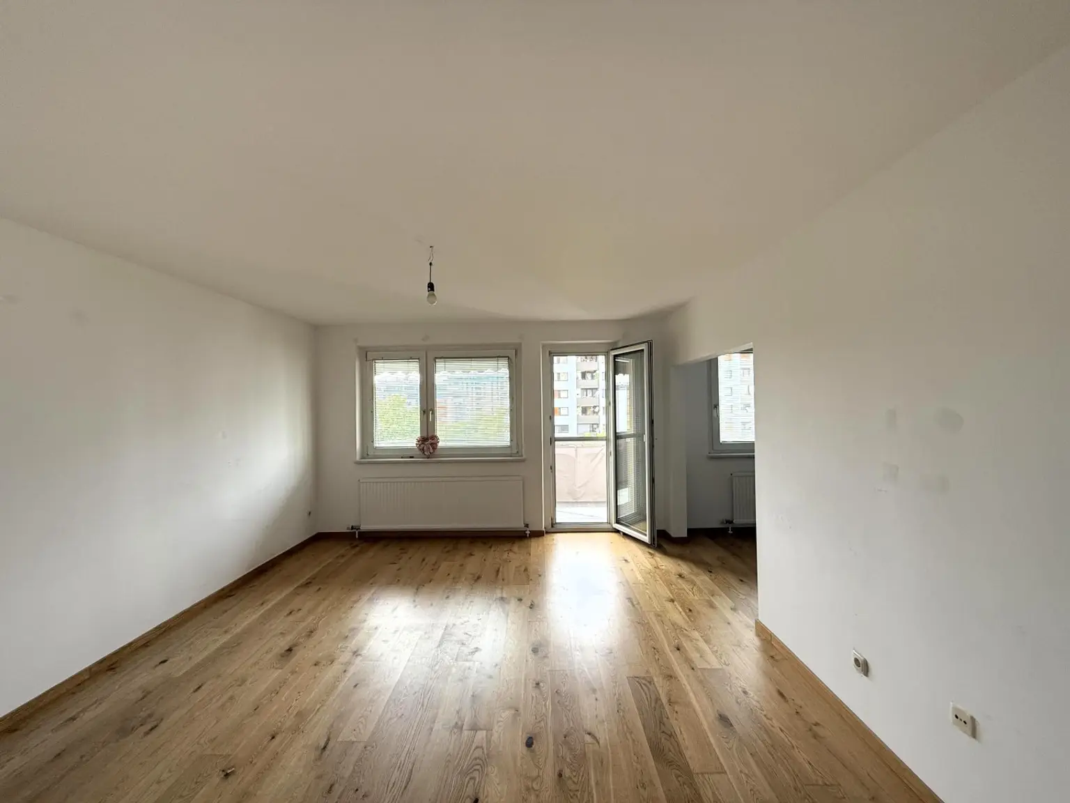 Moderne 2-Zimmer-Eigentumswohnung mit Loggia in absoluter Ruhelage // Modern 2-room condominium with loggia in an absolutely quiet location //
