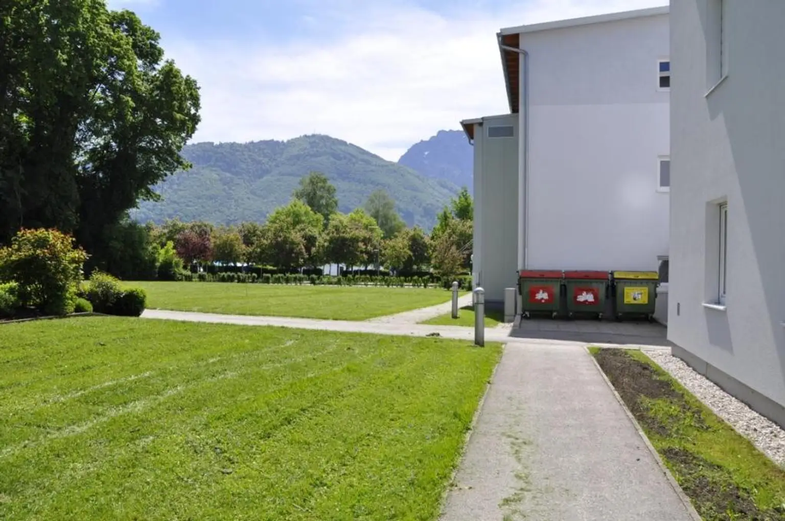 Moderne 4-Zimmer-Wohnung mit Eigengarten, in zentraler Lage und absoluter Seenähe!