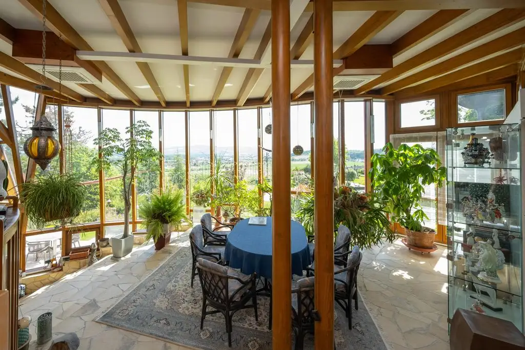 Uneinsehbares Wohnjuwel mit 7.984 m² Grundstück – einzigartiges Naturparadies mit herrlichem Panoramablick am Heuberg in Dietach!