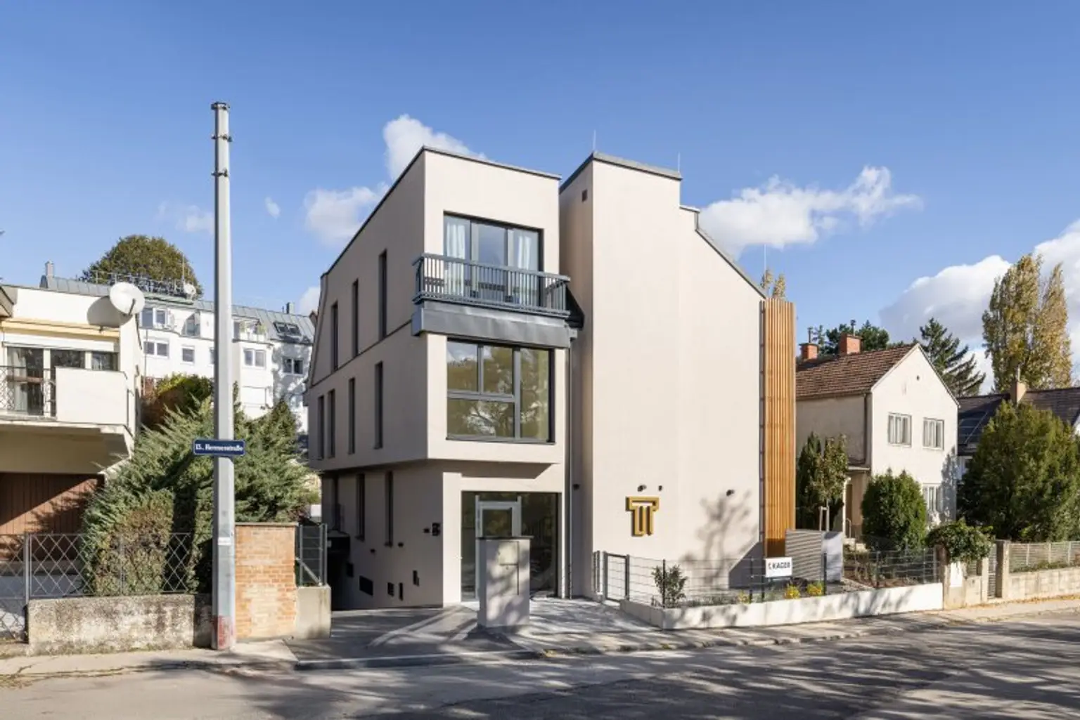 EXKLUSIVE GARTENWOHNUNG IN HIETZING MIT SALZWASSER-POOL UND SAUNA