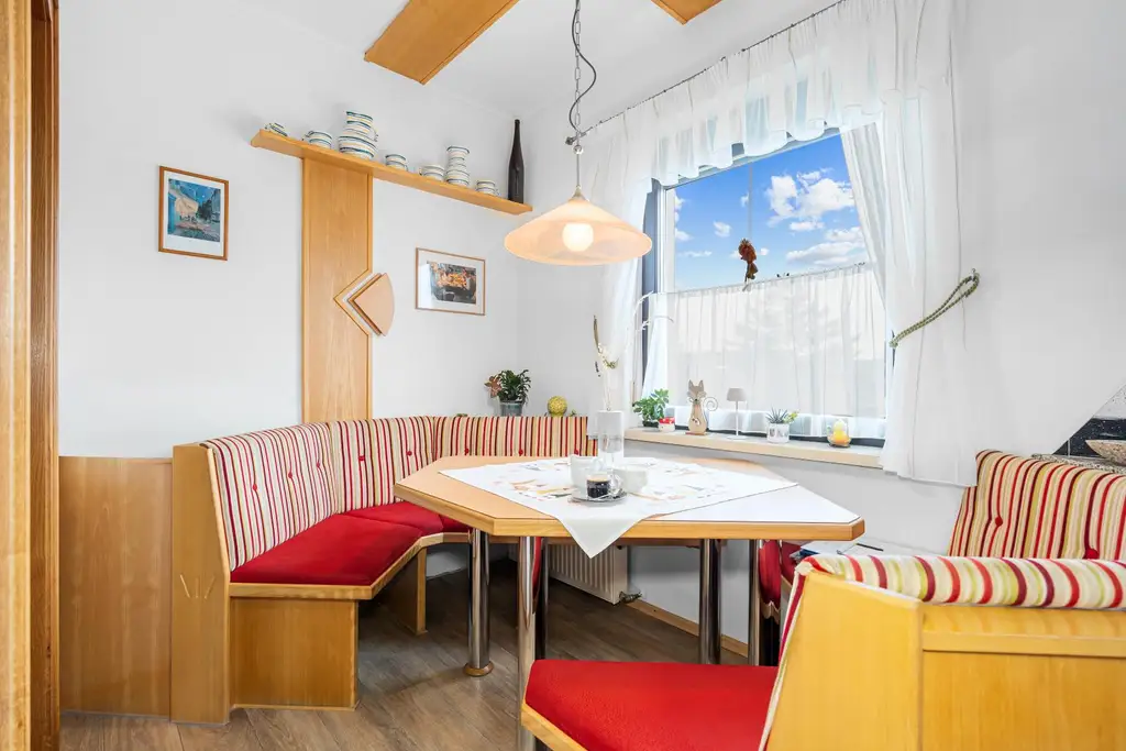 "gepflegtes Wohnhaus mit teilbarem Grundstück!"