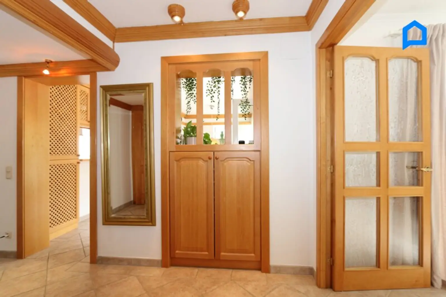 Sehr gepflegtes großzügiges Eckreihenhaus , Garten, Pergola, Terrasse, 4,5 Zimmer, plus Kellerräume, Garage