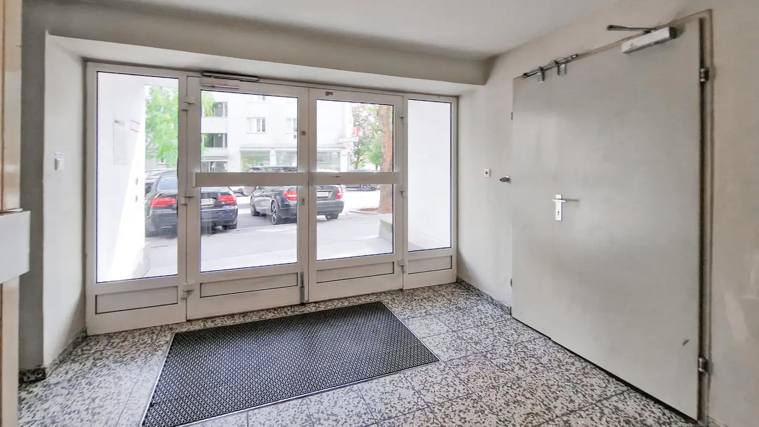 Helle Eigentumswohnung mit Grünblick im 3. Liftstock eines thermisch sanierten Hauses