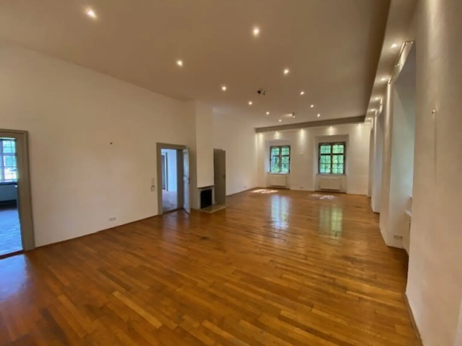 Traumhafte Gartenwohnung in Ebergassing: 140m² gepflegt mit Einbauküche und Badewanne!