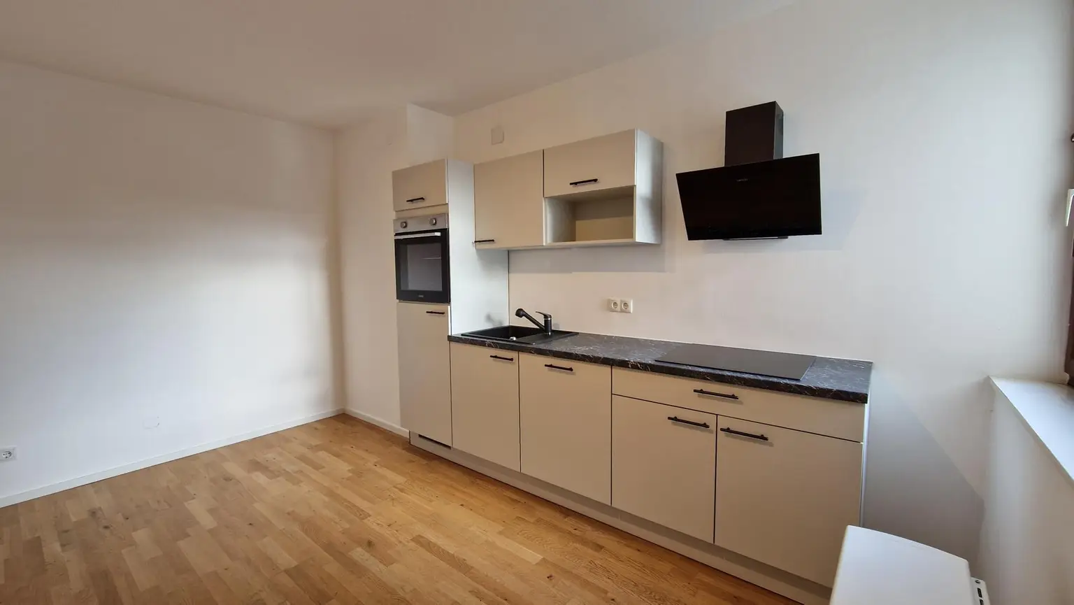 Modernisierte 2-Zimmer-Wohnung mit Loggia in begehrter Lage