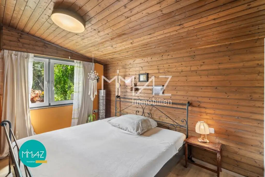 KLEINOD BEIM ROTEN BERG • Stilvoller Bungalow mit Eigengarten • 7 Zimmer • 2 Terrassen • Flexible Nutzung • Zeitloser Wohnkomfort