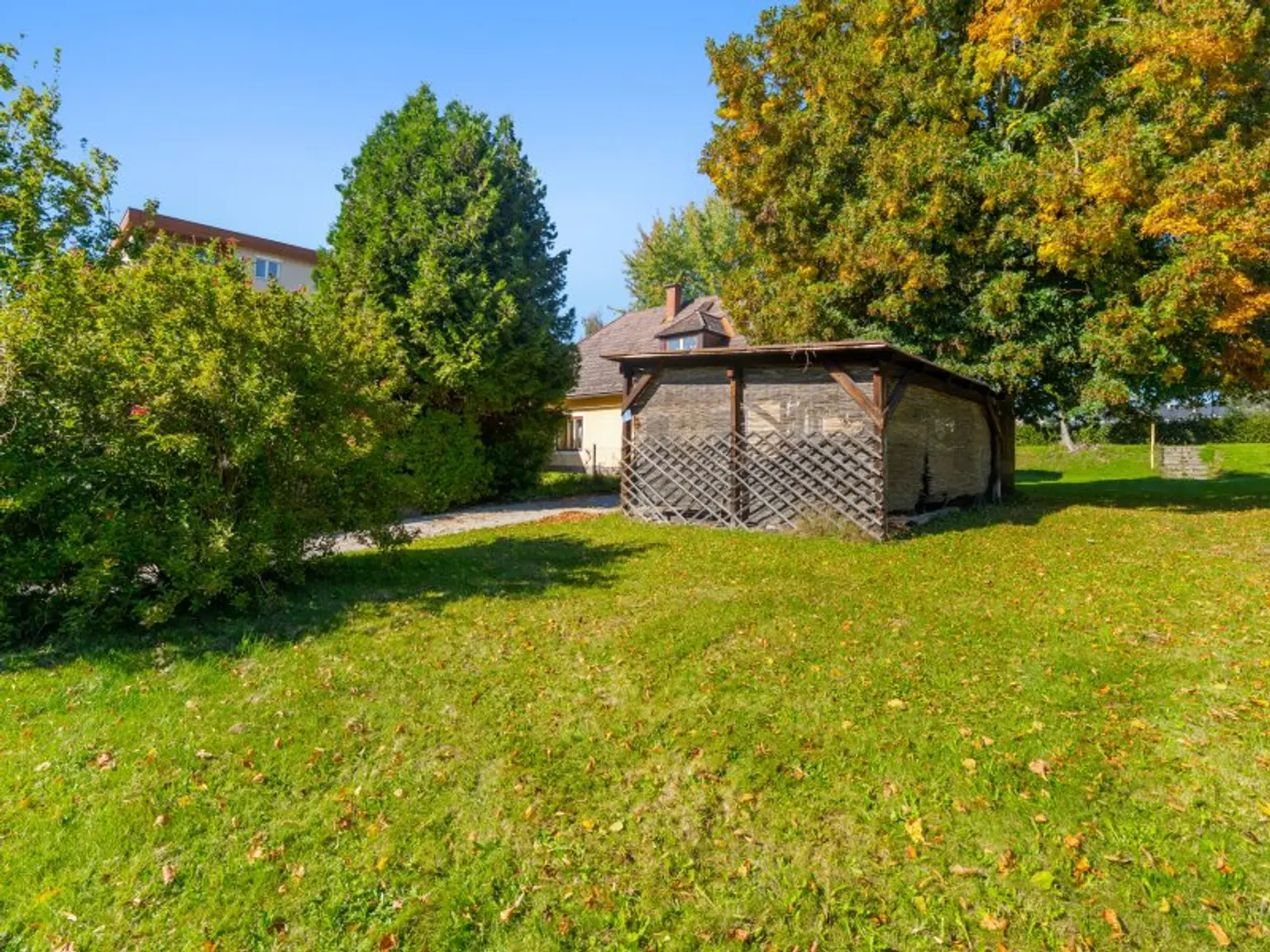 Älteres nettes 150m² Einfamilienwohnhaus mit Doppelcarport in Brückl - Super Infrastruktur