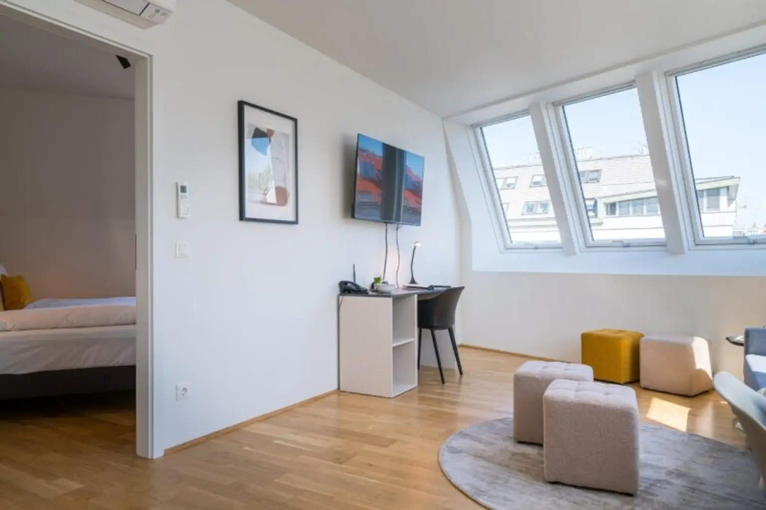 sonnige DG-Wohnung mit besonderem Flair!