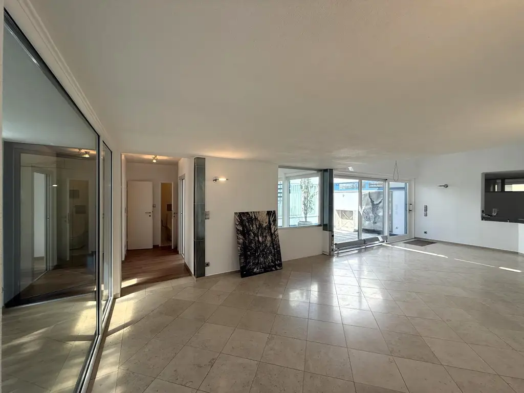 Ansprechendes Atelier, Loft, Dachterrasse inkl. PP im Neunzehnten // Attractive Studio, loft, roof terrace incl. parking in the nineteenth //