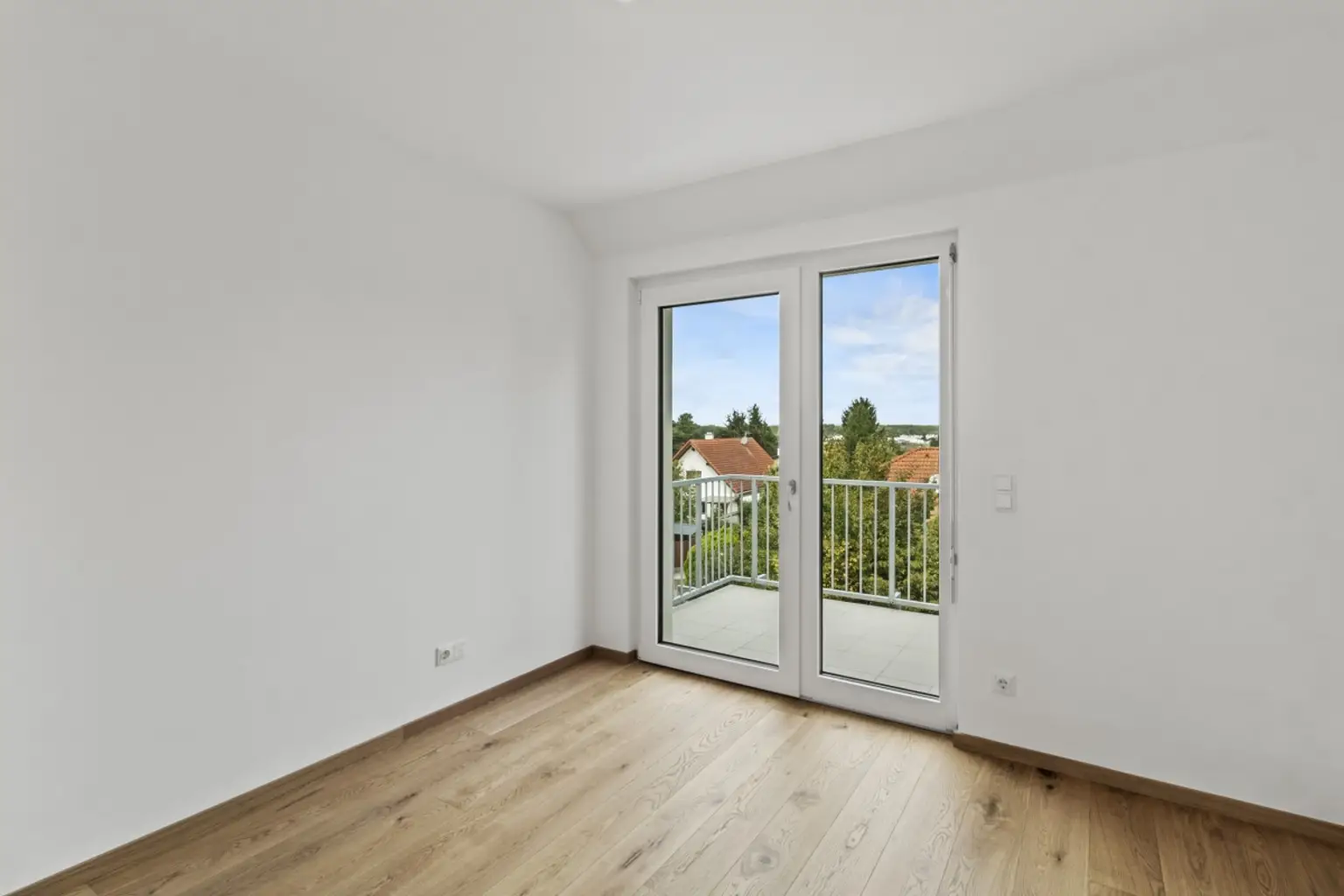 O | ++ EXKLUSIV++ Dachgeschoss mit VIER Zimmern & ZWEI Balkonen ++ | Prima Service Immobilien