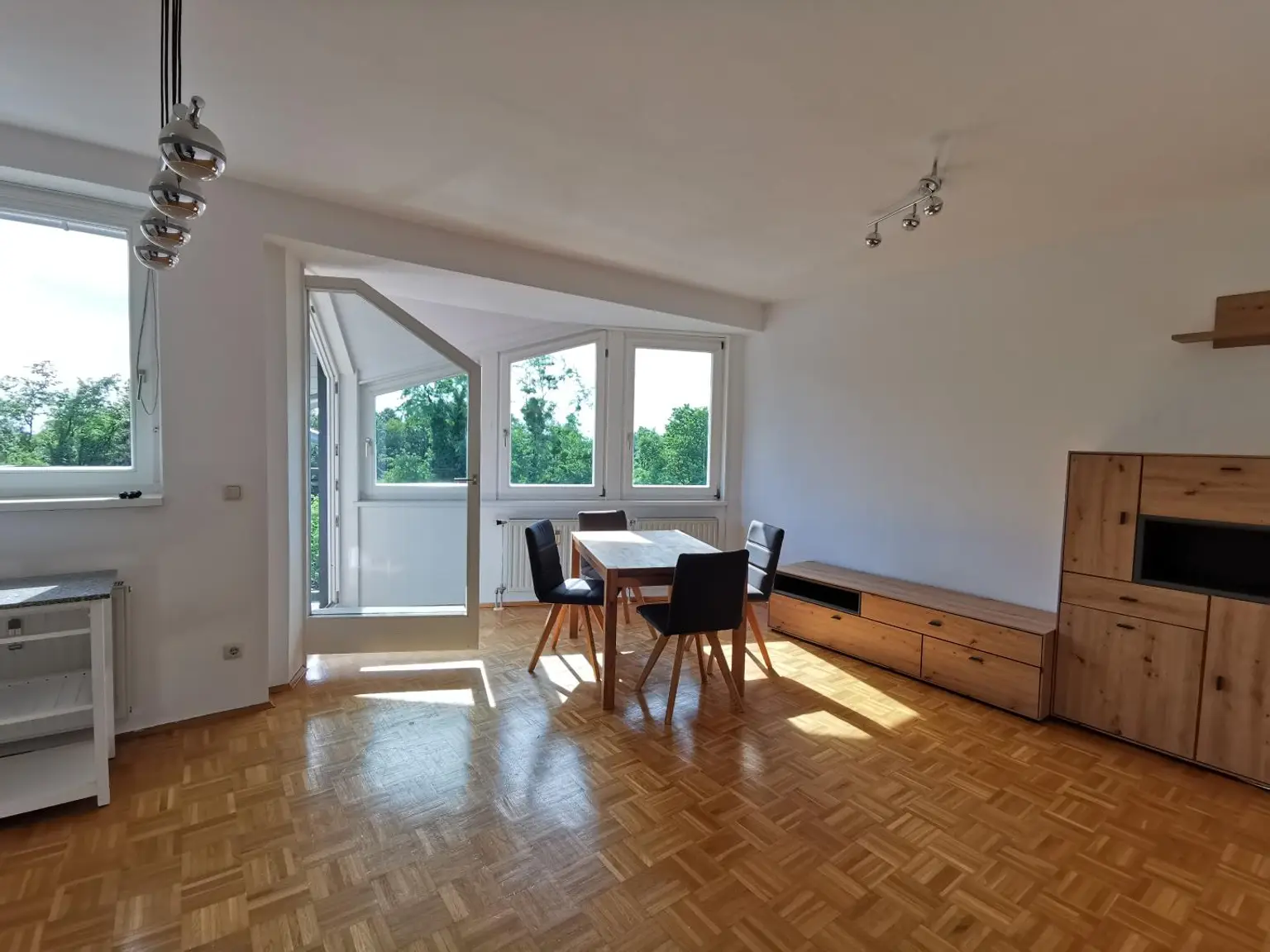 Charmante 2-Zimmer-Wohnung mit Balkon im Grünen