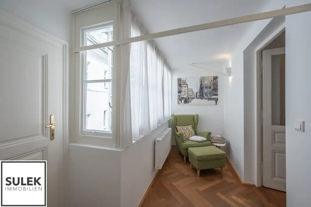 voll möblierte 2 Zimmer DG-Wohnung in Bestlage // Nähe Graben - Stephansdom