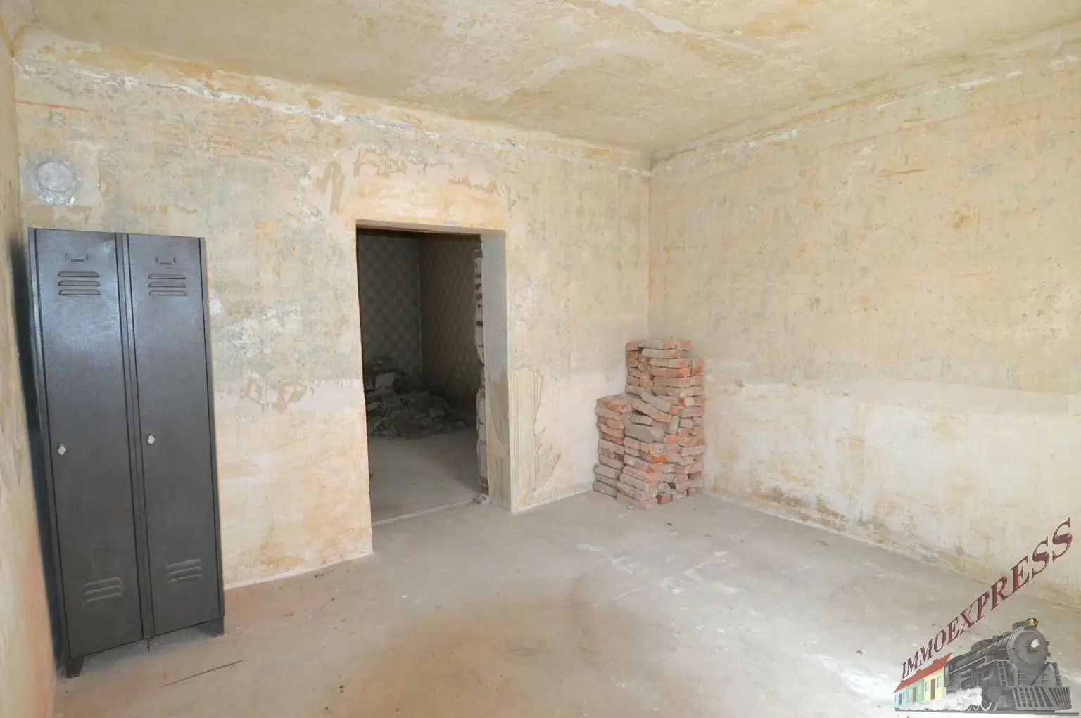 Entkerntes Einfamilienhaus mit großem Innenhof und hochwertig saniertem Stadl - zentrale Ruhelage