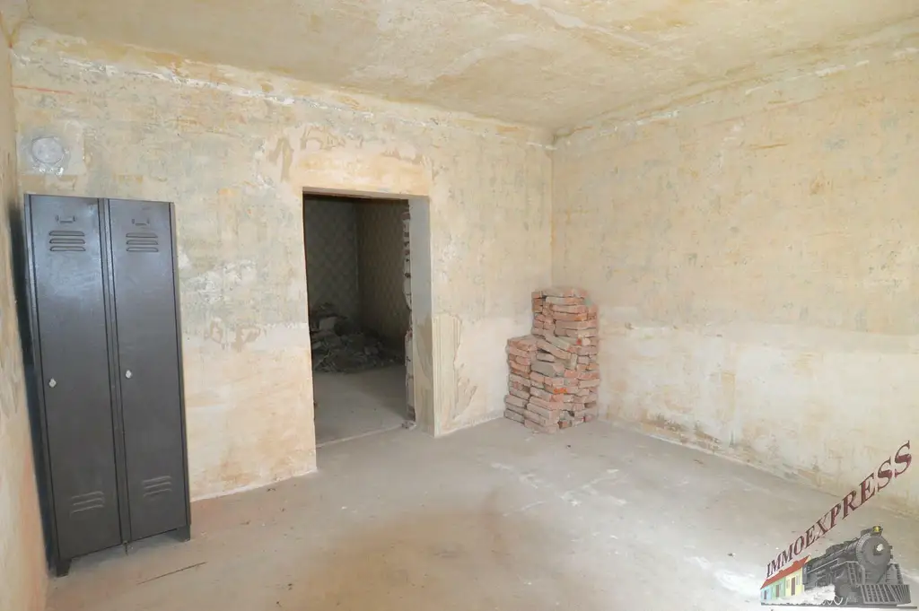 Entkerntes Einfamilienhaus mit großem Innenhof und hochwertig saniertem Stadl - zentrale Ruhelage