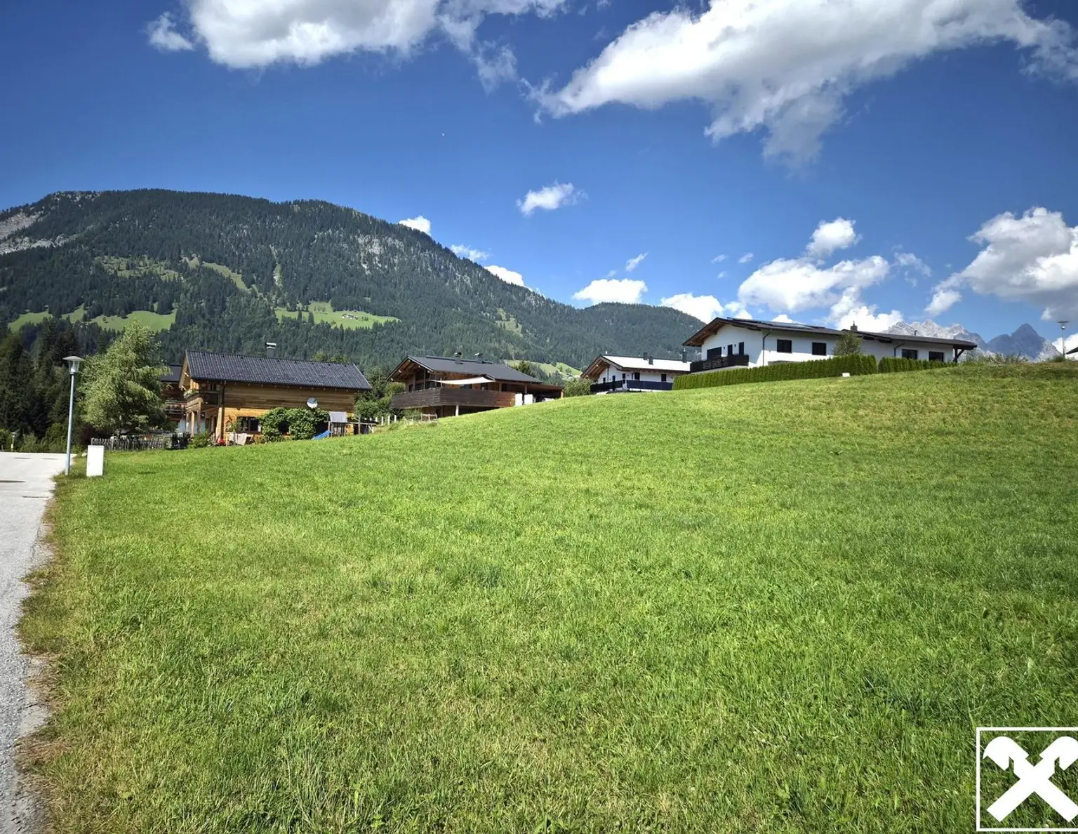 Sonniges Grundstück mit genehmigtem Bauplan