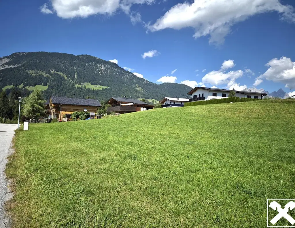 Sonniges Grundstück mit genehmigtem Bauplan