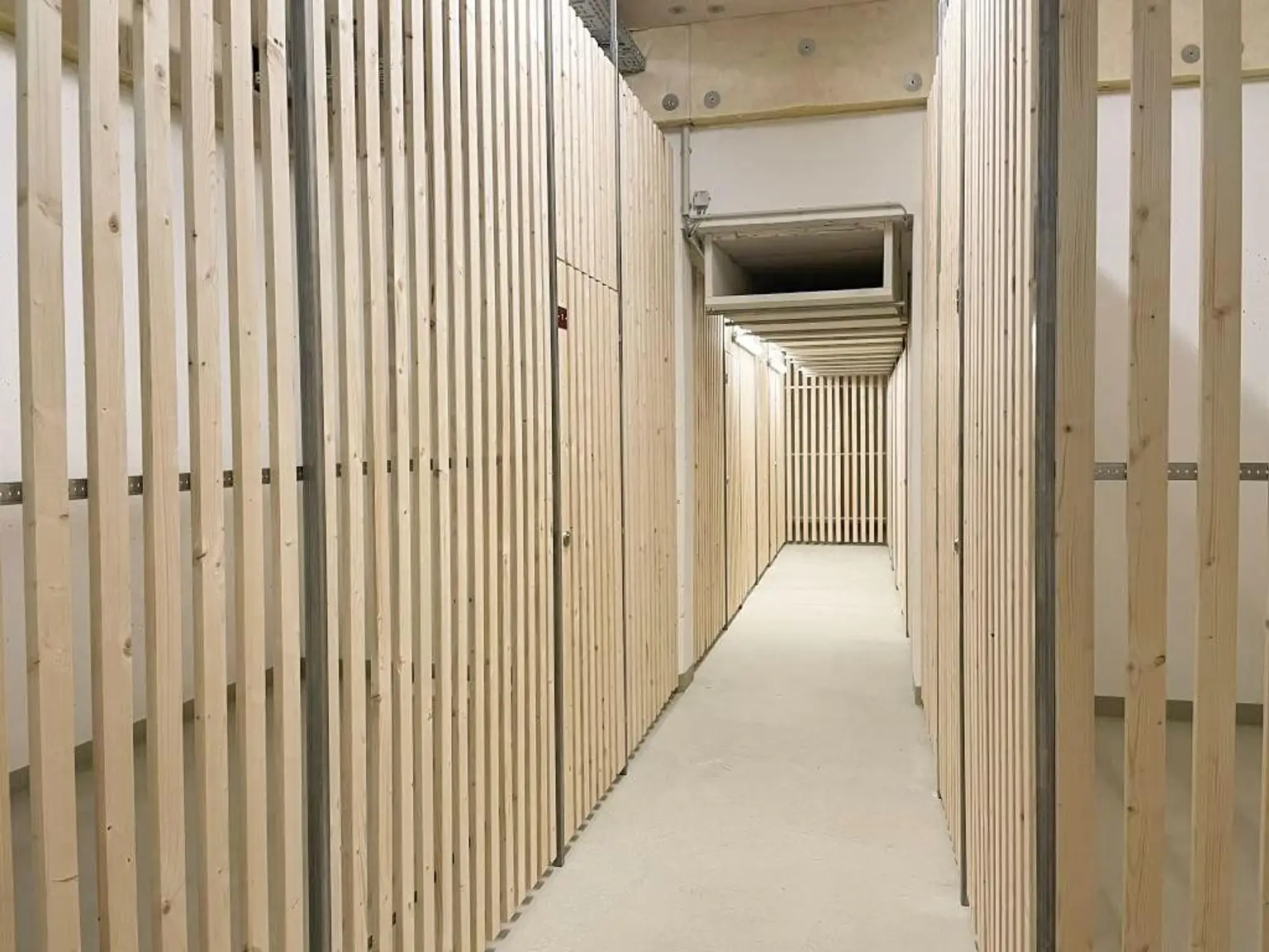 Exklusiv und komplett möblierte 3-Zimmer-Terrassenwohnung für gehob. Ansprüche // Excl. and fully furnished 3-room terr. apt for discerning tastes //