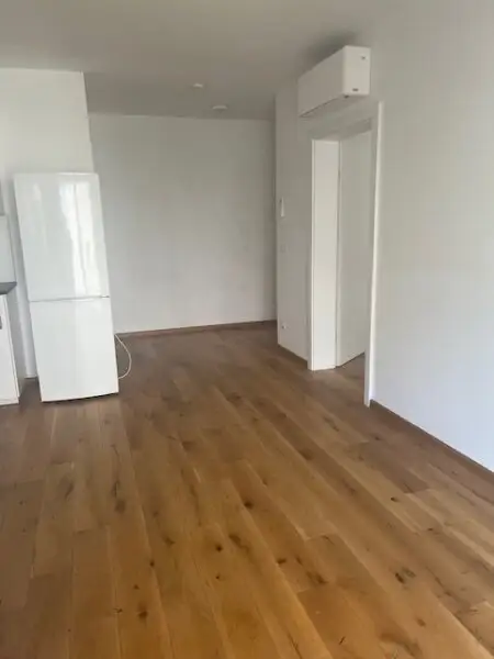 Traumhafte neuwertige 2-Zimmer-Wohnung mit großem Balkon in erstklassiger Lage!