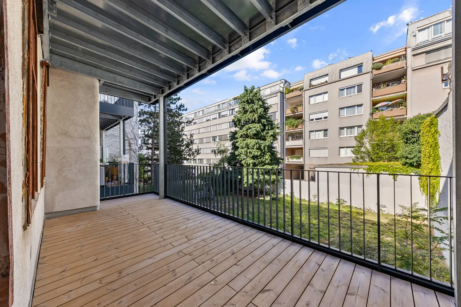 Sanierungsbedürftige Altbauwohnung inklusive Balkon