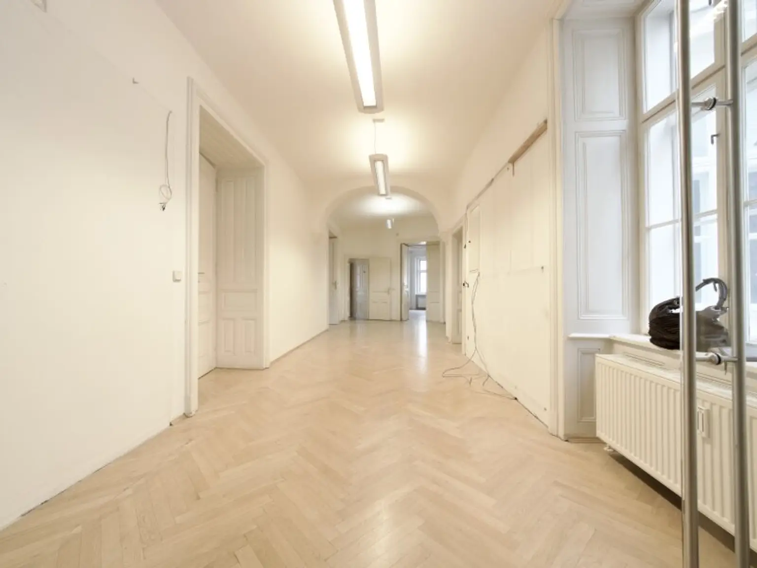 Exklusive Büro- oder Ordinationsfläche im klassischen Altbaustil in der Klagenfurter Fußgängerzone zu mieten!