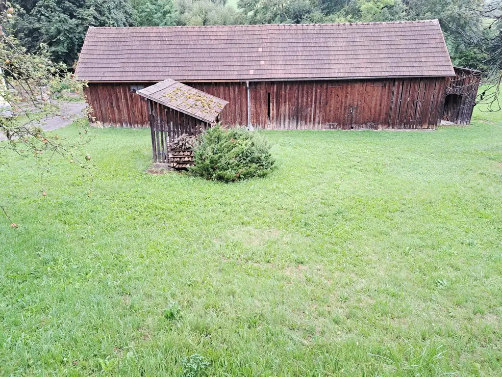 GROSSES GRUNDSTÜCK MIT SCHUPPEN
