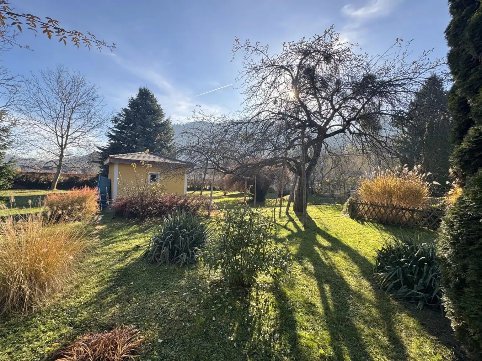 Großzügiges Grundstück mit bestehender Bebauung und attraktiver Bebauungsdichte