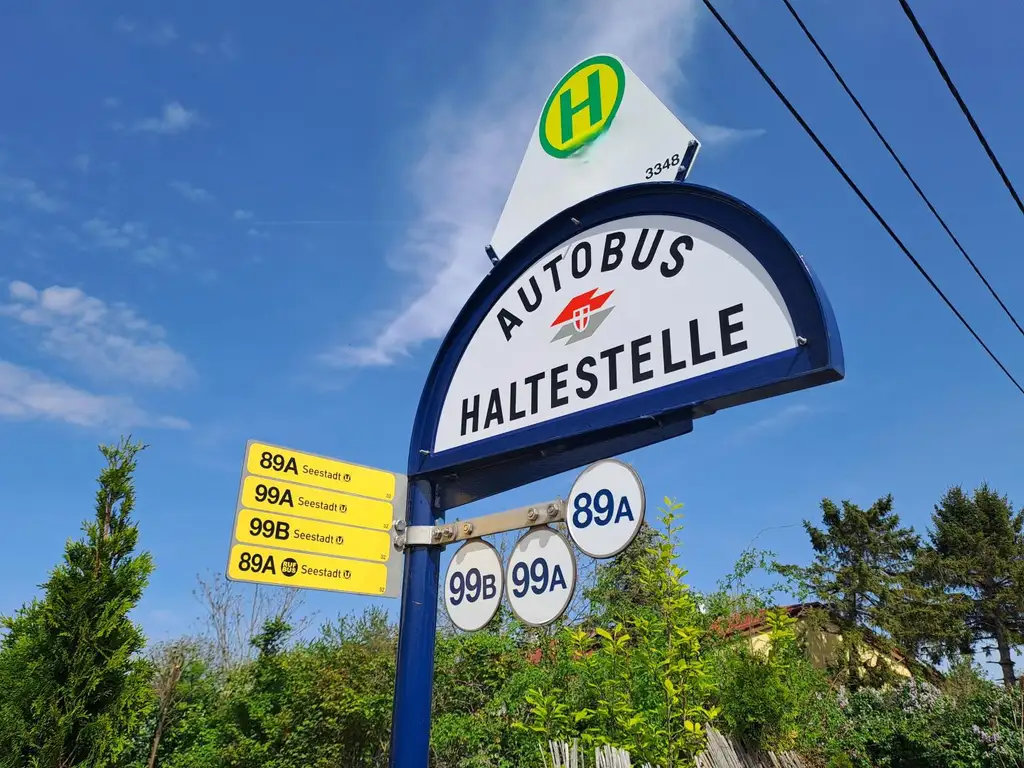 ELEGANTE DOPPELHAUSHÄLFTE - GROSSZÜGIG & HELL - GRÜNRUHELAGE - VOLL UNTERKELLERT