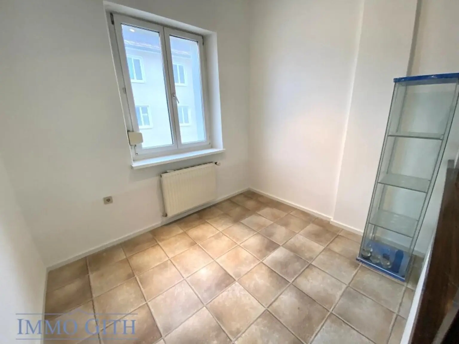 SEHR HELLE, NEU AUSGEMALTE 72m² GROSSE 3-ZIMMER-WOHNUNG MIT LIFT NAHE ZENTRUM UND HAUPTBAHNHOF ZU KAUFEN!