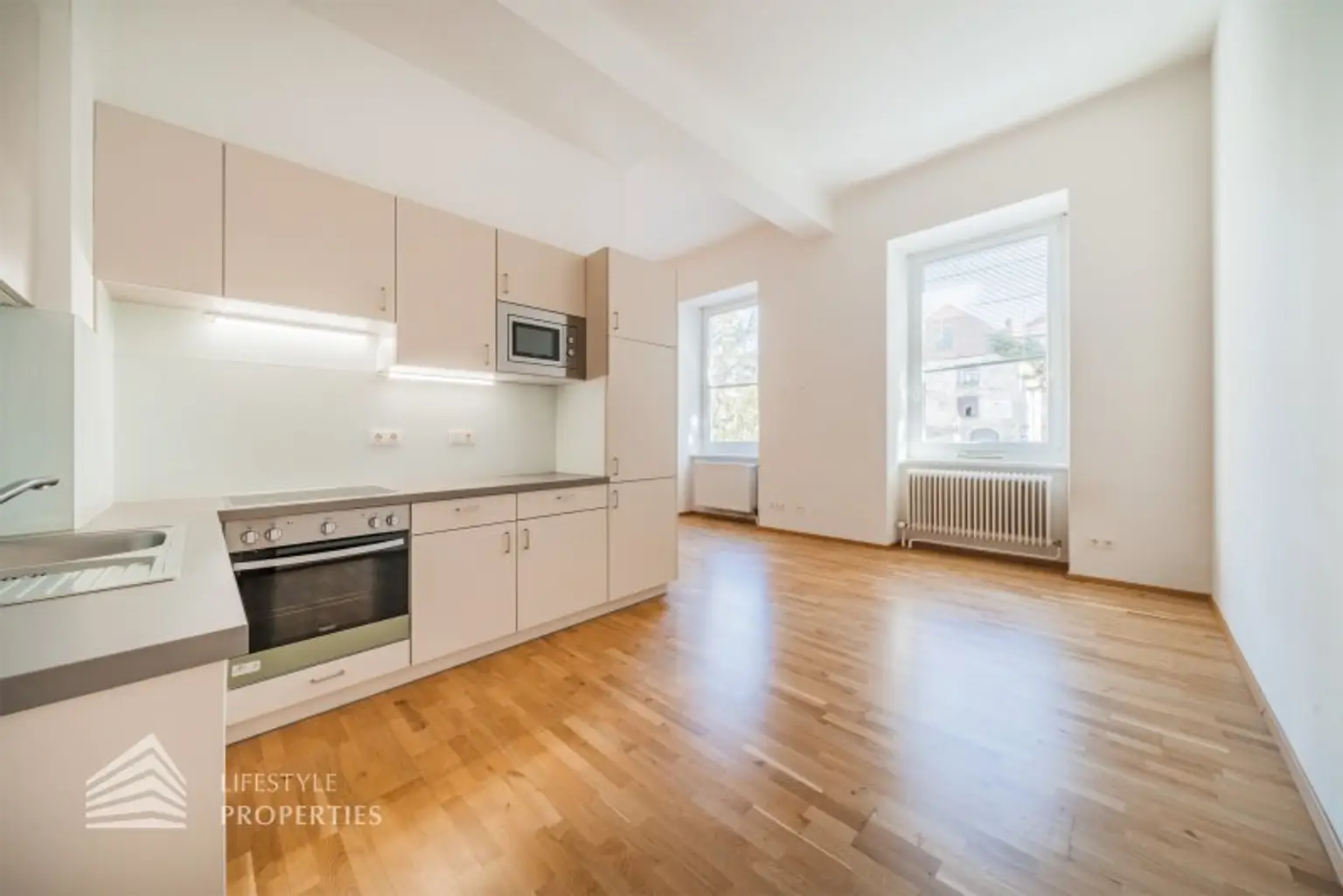 Lichtdurchflutete 2-Zimmer Wohnung, Nähe Steiner Tor
