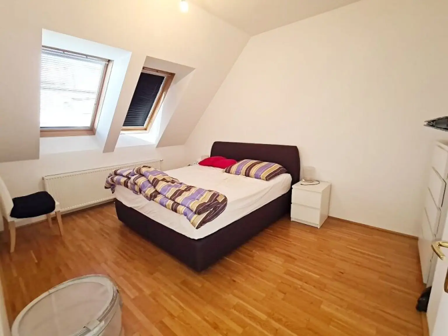 TERRASSENHIT, U1-NÄHE, 84 m2 Dachgeschoß mit 30 m2 Terrasse, 2 Zimmer, Wohnküche, 2 Bäder, Parketten, Viktorgasse