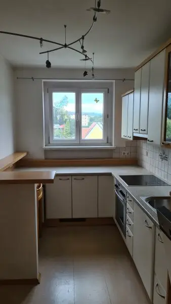 3 Zimmer-Wohnung mit Loggia und Einzelgarage in guter Lage