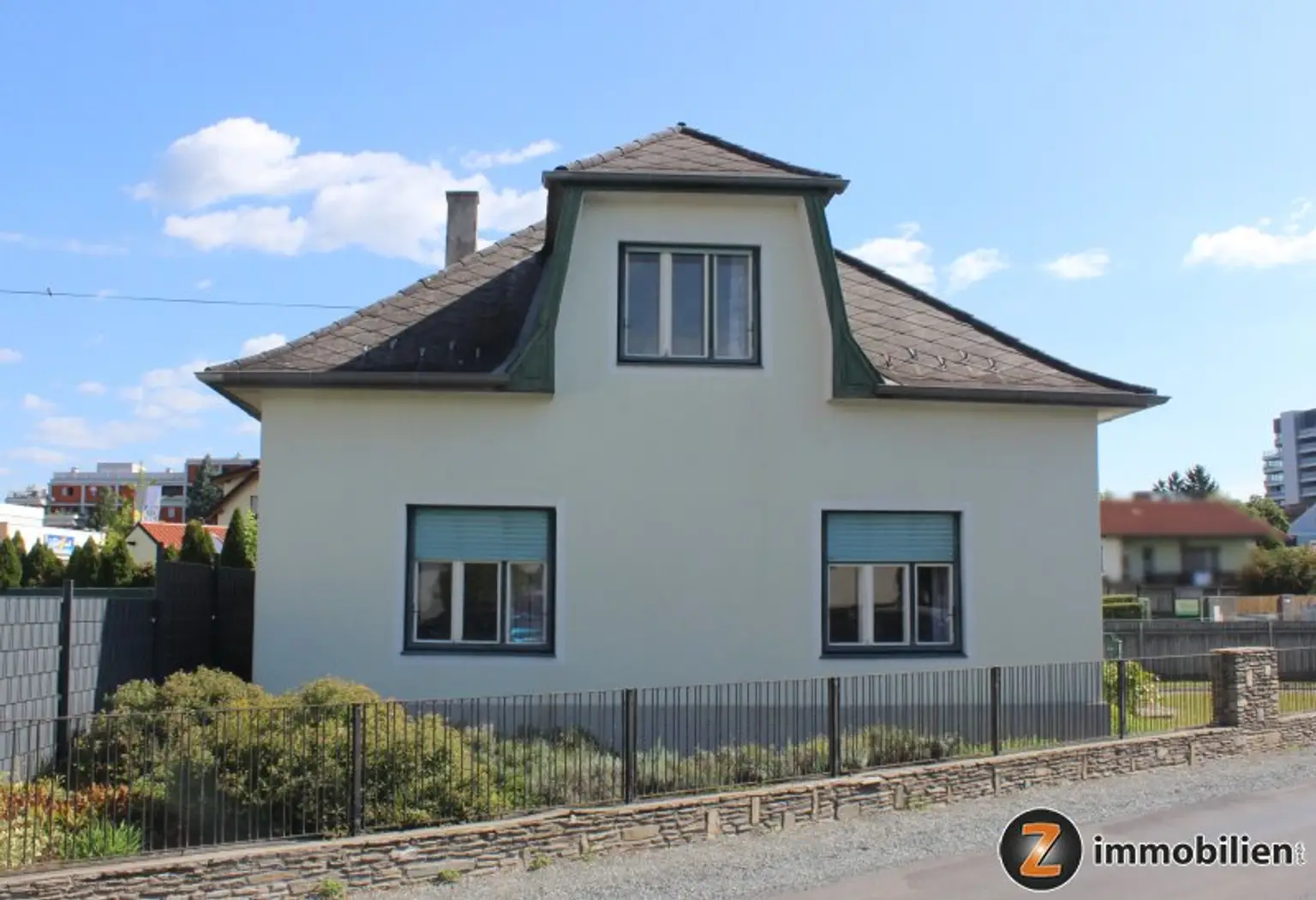 Oberwart: Sanierungsbedürftiges Wohnhaus mit Nebengebäude