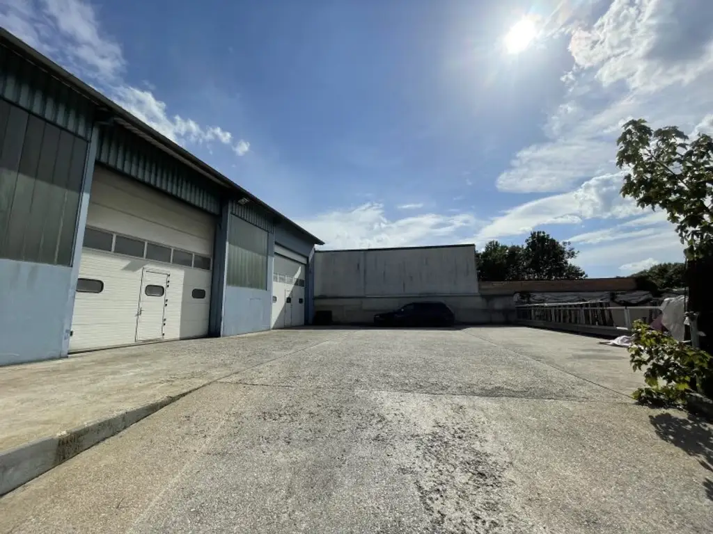 800 m² HALLEN FÜR LAGER/WERKSTATT UND 1.100 m² AUSSENFLÄCHEN NÄHE SIEGENDORF/EISENSTADT!