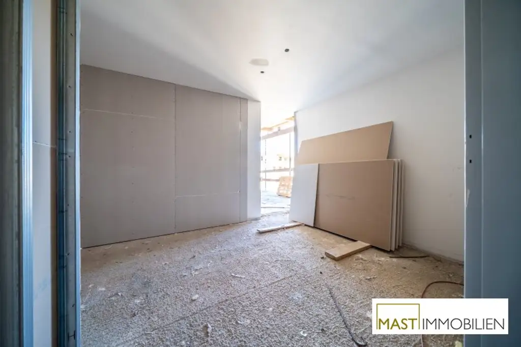 Provisionsfrei - Großzügige 3 Zimmer Wohnung mit 15 qm Freifläche!