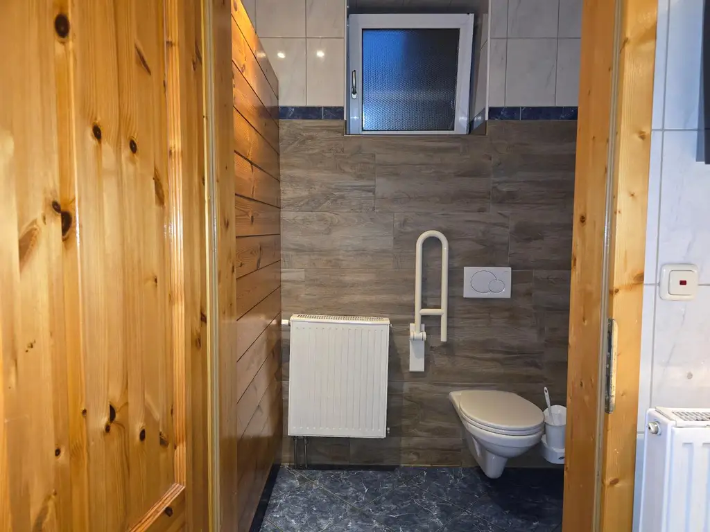 Großes Haus für Visionäre in Aussichtslage (Buschenschank, Weingärten)