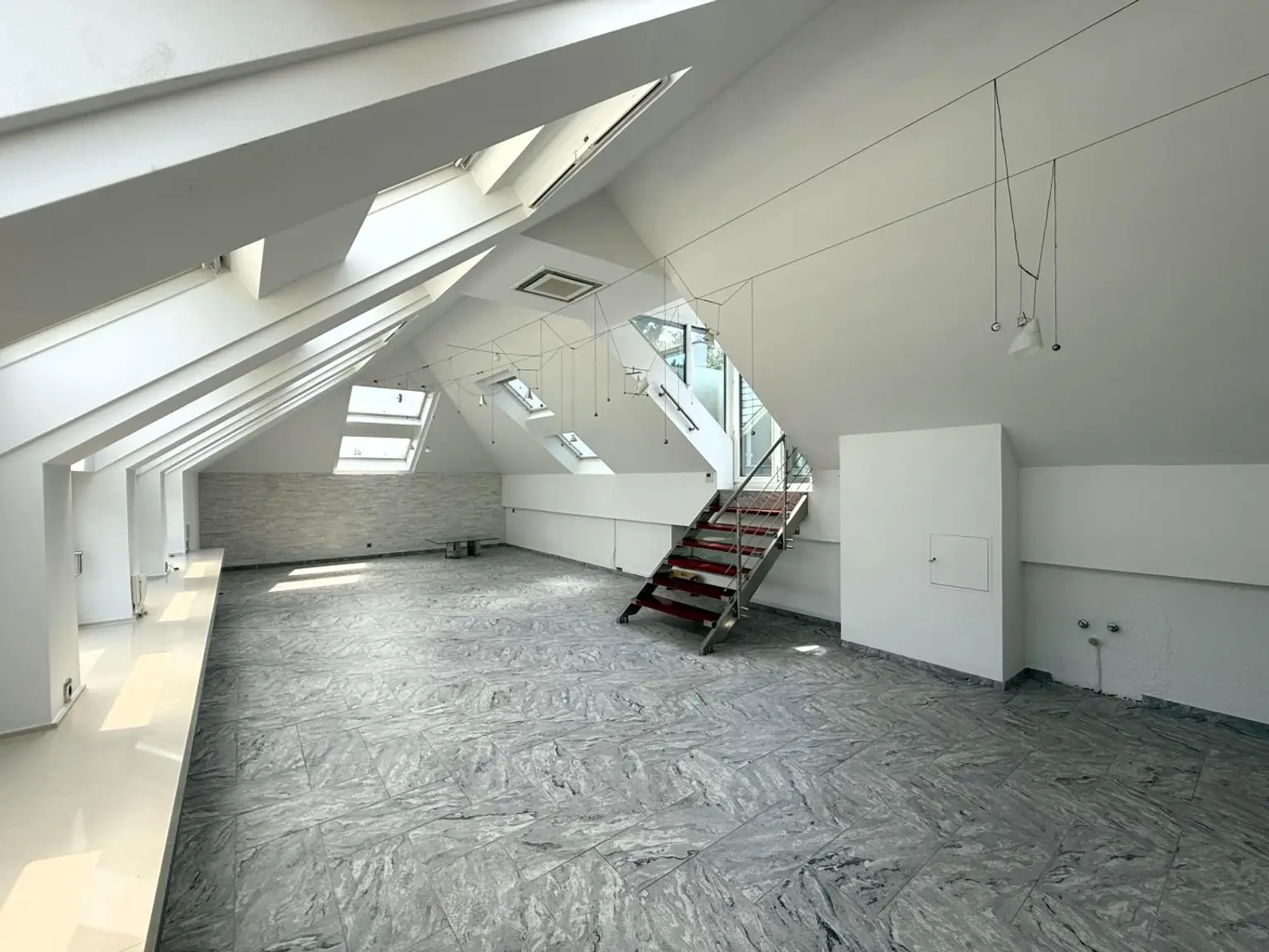 Modernes Atelier, Loft, Dachterrasse im Neunzehnten // Modern Studio, loft, roof terrace in the nineteenth //