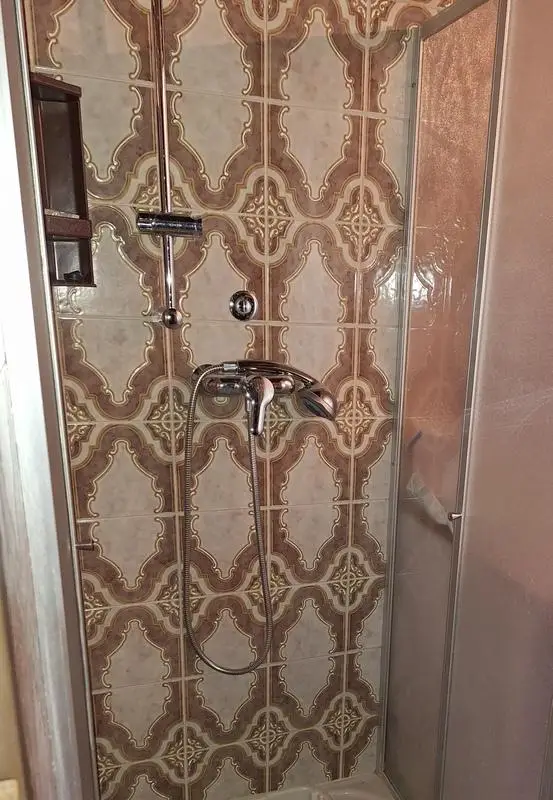 EG, Dusche  im Bad
