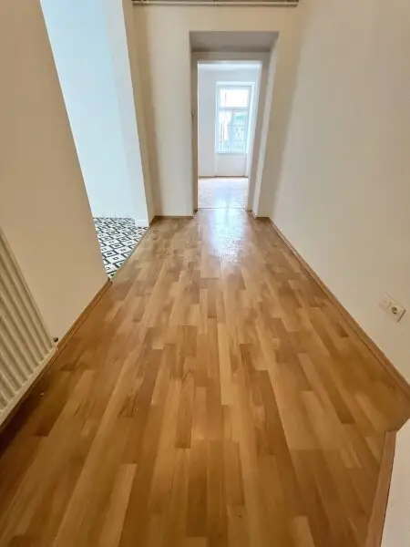 100m² Altbauwohnung: 3-Zimmer. 2 Bäder mit moderner Küche & Ausstattung