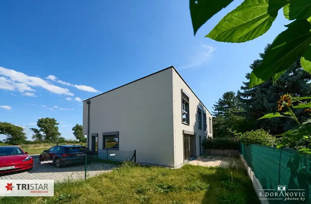 NEU! ++ FAMILIEN • EIGENNUTZER • ANLEGER ++ ERSTBEZUG IN RUHIGER GRÜNLAGE ++ FAMILIENFREUNDLICHES HAUS MIT STELLPLATZ & EINBAUKÜCHE ++ 1220 WIEN ++