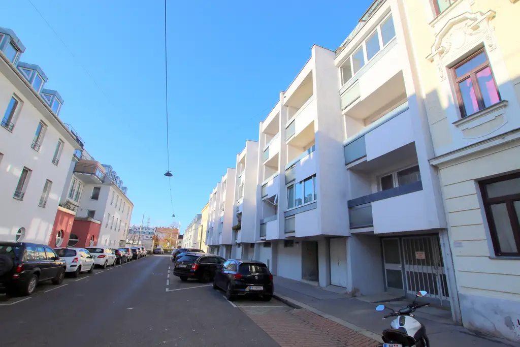 SCHÖNE 3/4-ZIMMERWOHNUNG MIT LOGGIA